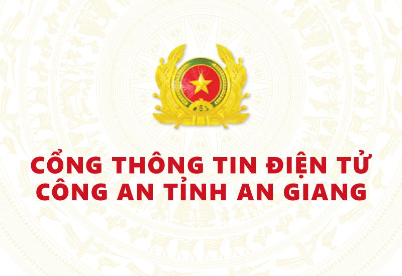 Học sinh đang làm bài kiểm tra trắc nghiệm lịch sử lớp 11 trên giấy, tập trung cao độ